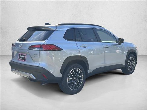 Used 2026 Toyota Corolla Cross XLE w/ Convenience Package image 5