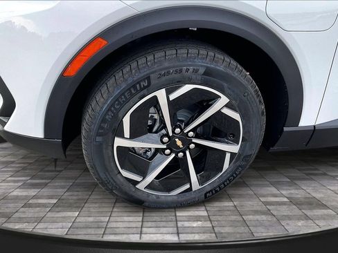 New 2026 Chevrolet Equinox EV LT AWD/4WD image 13