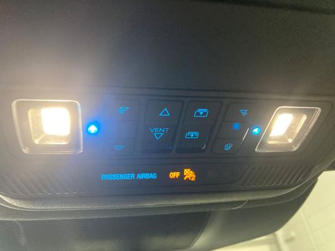 Used 2020 Ford Explorer XLT w/ Equipment Group 202A AWD/4WD image 35