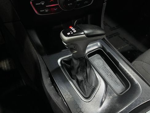 Used 2015 Dodge Charger SXT image 29