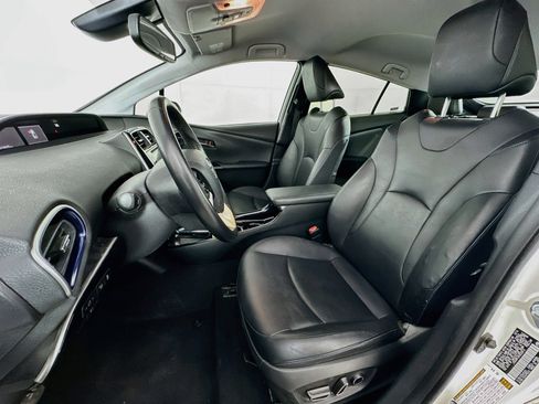 Used 2017 Toyota Prius Four Touring w/ Premium Convenience Package FWD image 13