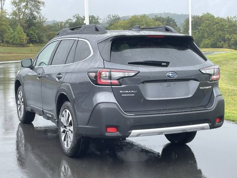 Used 2025 Subaru Outback Limited AWD/4WD image 4