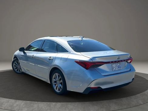 Used 2019 Toyota Avalon XLE image 4