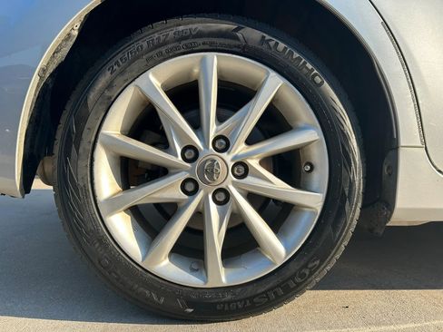 Used 2012 Toyota Prius V Five FWD image 30