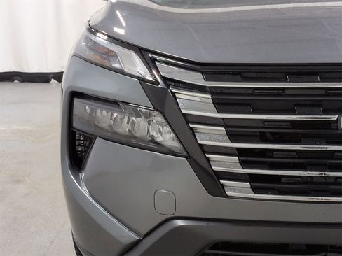 Used 2025 Nissan Rogue SV image 11