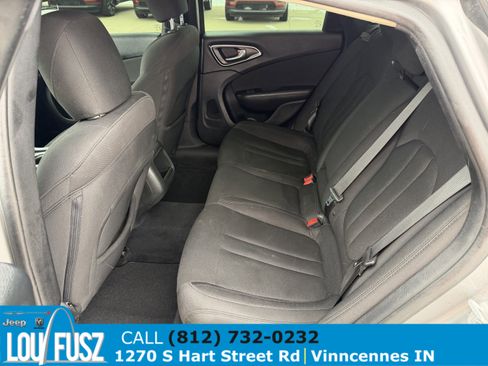 Used 2015 Chrysler 200 Limited w/ Convenience Group image 9