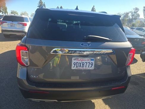 Used 2022 Ford Explorer XLT w/ Equipment Group 202A image 5