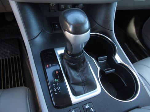 Used 2018 Toyota Highlander AWD V6 image 22