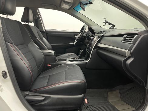 Used 2016 Toyota Camry SE FWD image 28