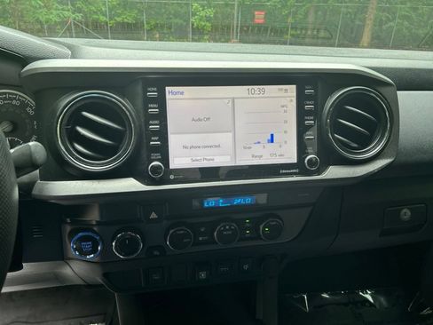 Used 2021 Toyota Tacoma TRD Off-Road AWD/4WD image 19