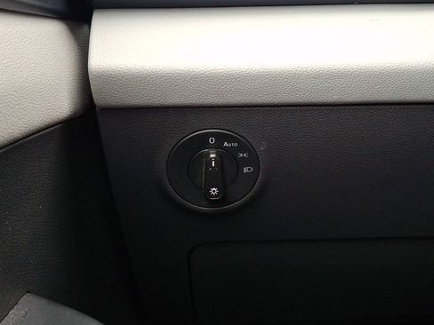 Certified 2023 Volkswagen Taos SE w/ Panoramic Sunroof Package image 23