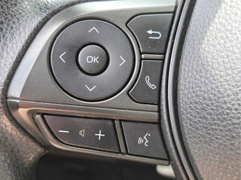 Used 2020 Toyota Corolla LE FWD image 29