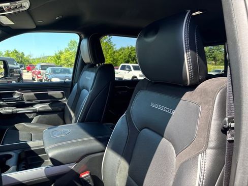 Used 2025 RAM 1500 Laramie AWD/4WD image 9