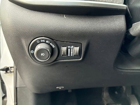 Used 2024 Jeep Compass Latitude AWD/4WD image 14