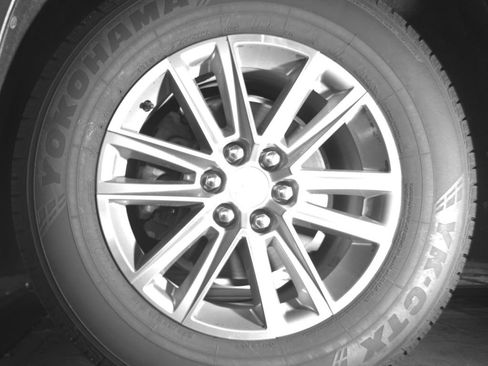 Used 2023 Chevrolet Traverse LT FWD image 39
