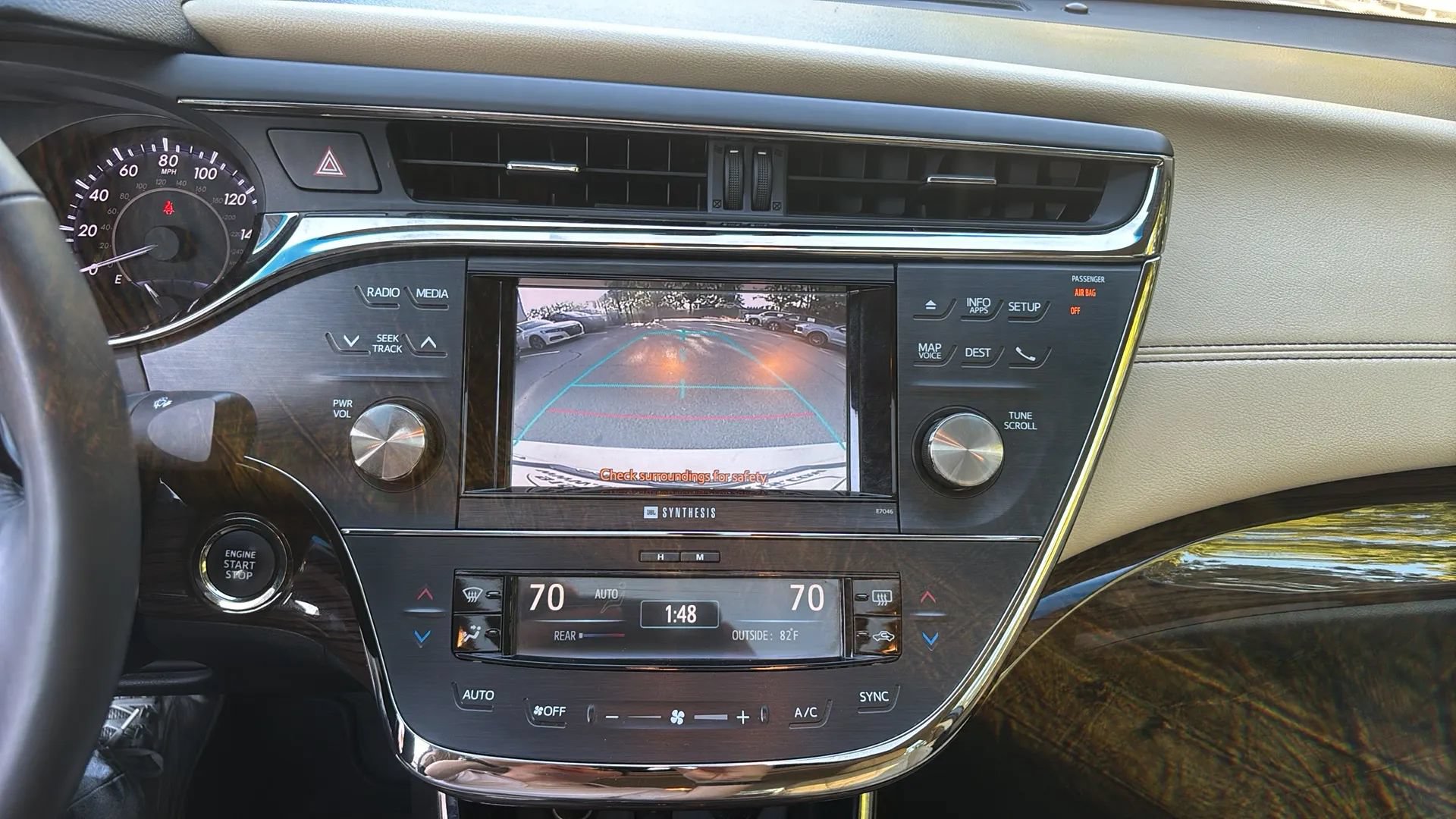 Used 2013 Toyota Avalon Limited w/ Technology Pkg FWD image 11
