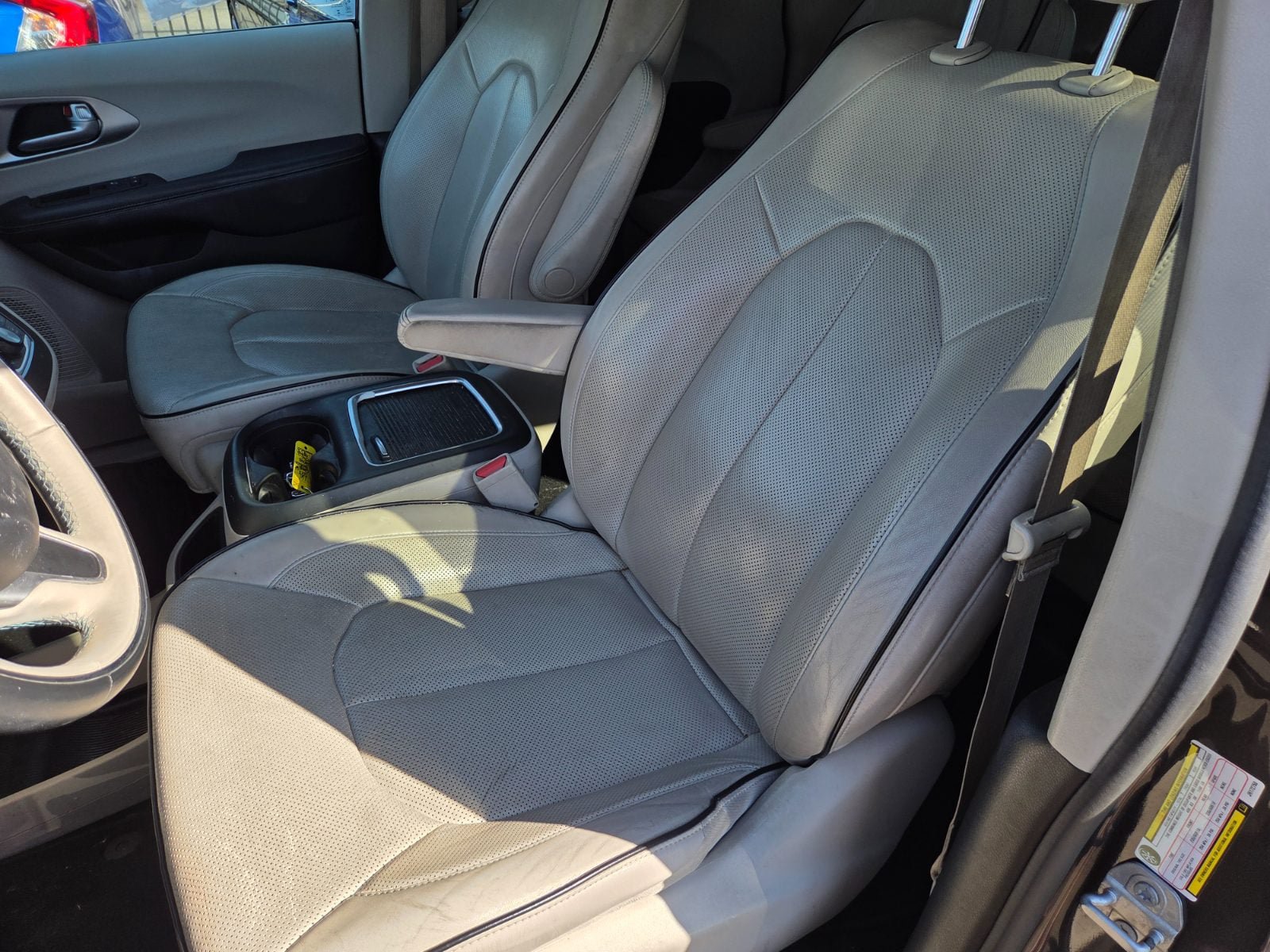 Used 2018 Chrysler Pacifica Limited w/ Advanced Safetytec Group FWD image 6