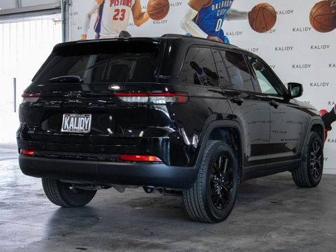 Used 2025 Jeep Grand Cherokee Altitude image 25