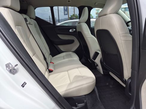 Used 2022 Volvo XC40 T5 Momentum AWD/4WD image 30