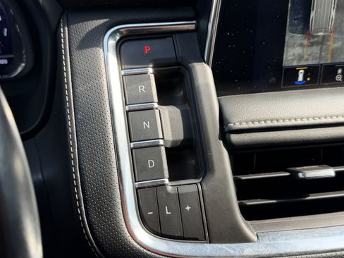 Used 2023 Chevrolet Tahoe Premier AWD/4WD image 25