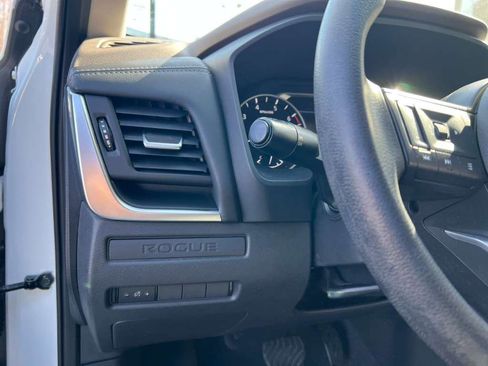 Used 2022 Nissan Rogue S image 10