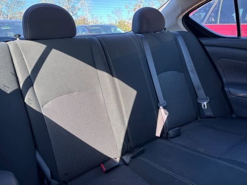 Used 2018 Nissan Versa SV w/ SV Special Edition Package image 9