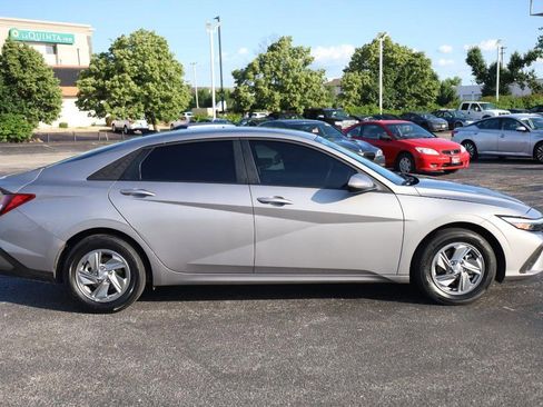 Used 2025 Hyundai Elantra SE FWD image 5