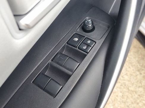 Used 2024 Toyota Corolla SE image 19