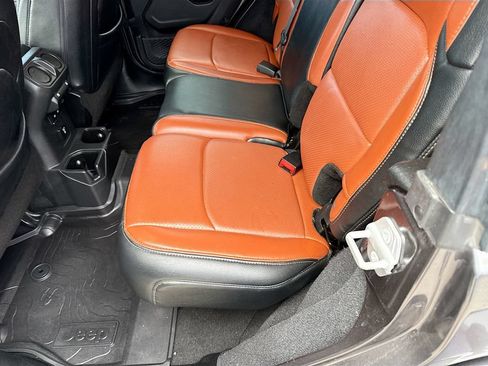 Used 2022 Jeep Wrangler Unlimited Sahara w/ Cold Weather Group AWD/4WD image 25
