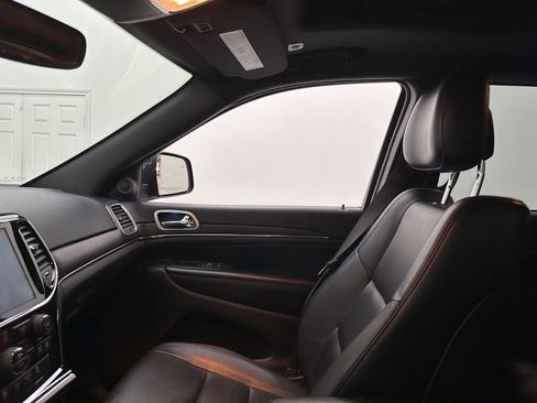 Used 2019 Jeep Grand Cherokee Limited AWD/4WD image 32