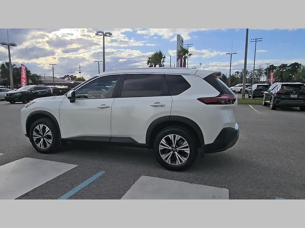 Used 2023 Nissan Rogue SV w/ SV Premium B Package FWD image 28