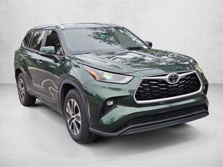 Used 2023 Toyota Highlander XLE FWD video 3