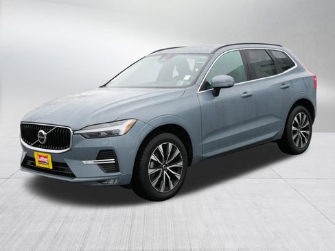 Used 2023 Volvo XC60 B5 Core image 3