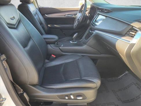 Used 2017 Cadillac XT5 Luxury w/ Driver Awareness Package image 21