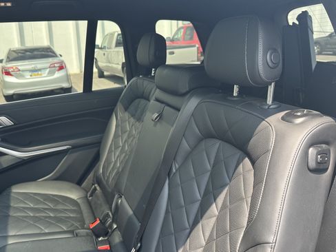 Used 2024 BMW X7 xDrive40i w/ Premium Package AWD/4WD image 32