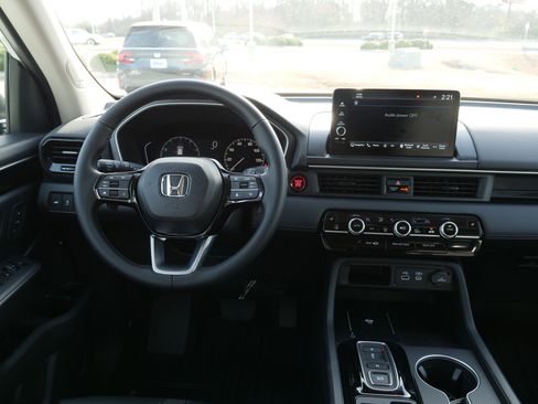 New 2025 Honda Pilot Touring image 21