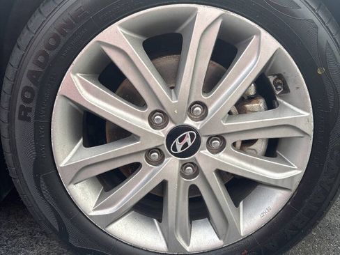 Used 2015 Hyundai Elantra SE w/ Option Group 02 FWD image 8