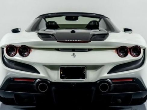 Used 2022 Ferrari F8 Tributo image 10