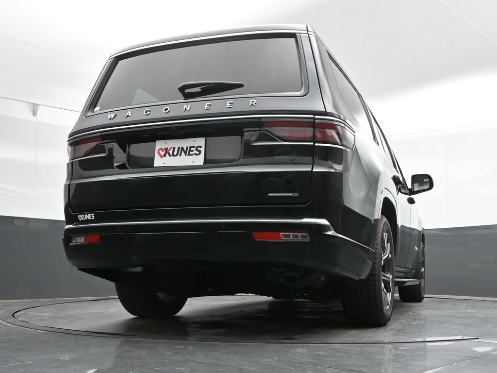Used 2024 Jeep Wagoneer Series III AWD/4WD image 43