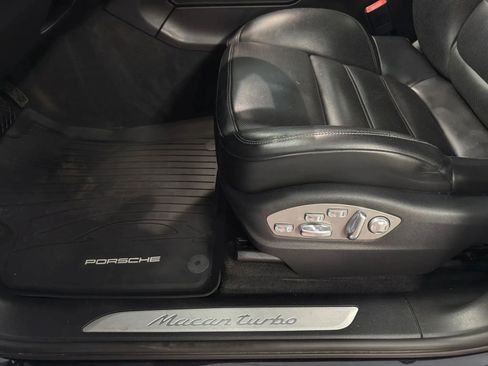 Used 2015 Porsche Macan Turbo AWD/4WD image 34