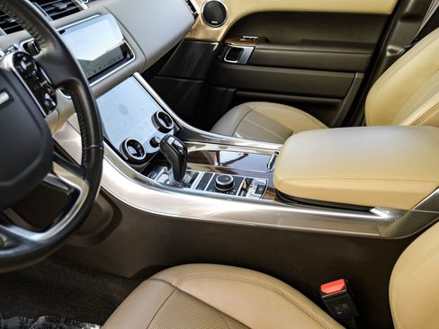 Used 2019 Land Rover Range Rover Sport HSE image 17