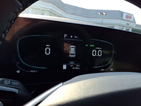 Certified 2023 Kia Niro EX FWD image 12