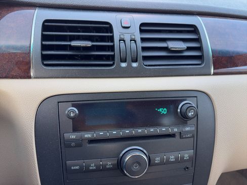 Used 2011 Buick Lucerne CXL image 9