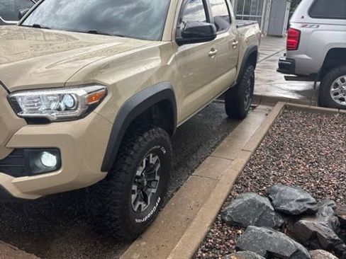 Used 2019 Toyota Tacoma TRD Off-Road w/ Technology Package AWD/4WD image 7