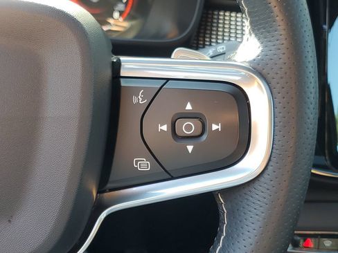 Used 2020 Volvo XC40 T5 R-Design AWD/4WD image 23