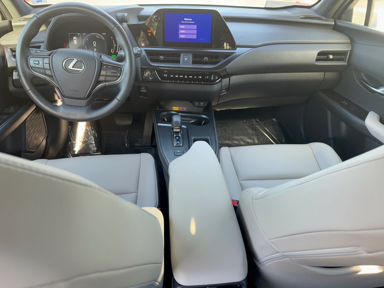 Certified 2025 Lexus UX 300h FWD w/ Accessory Package (Z2) image 18