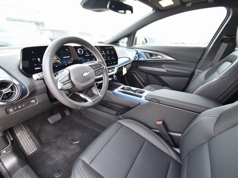 New 2026 Chevrolet Equinox EV LT image 10