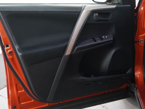 Used 2015 Toyota RAV4 LE AWD/4WD image 19
