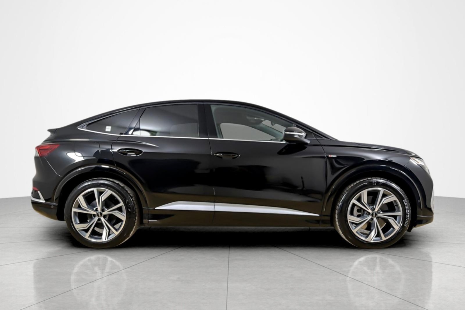 Certified 2024 Audi Q4 e-tron Premium Plus w/ Premium Plus AWD/4WD image 6