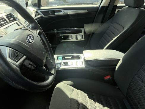 Used 2019 Ford Fusion SE FWD image 5
